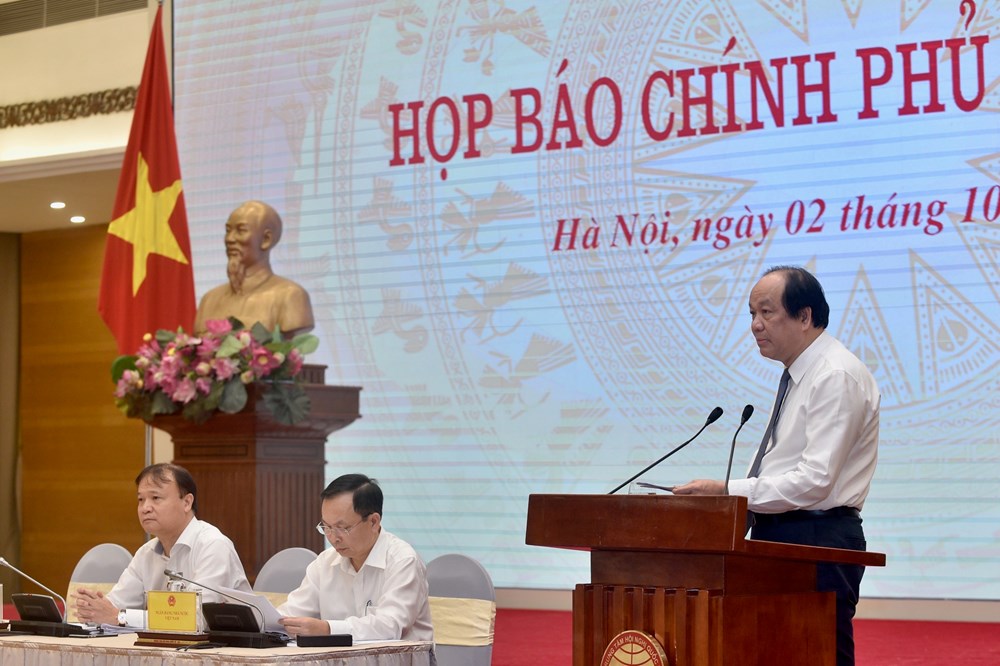 Việt Nam tiếp tục là một trong số nước ít ỏi tăng trưởng dương - ảnh 1