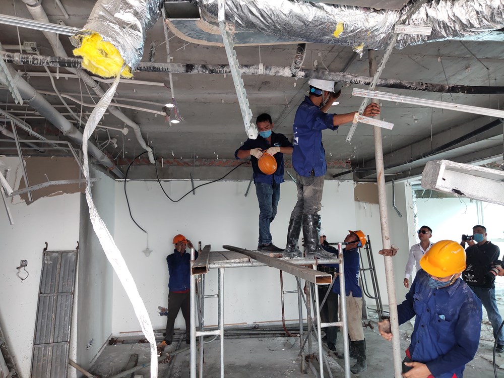 Hà Nội: Cắt sàn tầng 18 công trình vi phạm 8B Lê Trực - ảnh 2