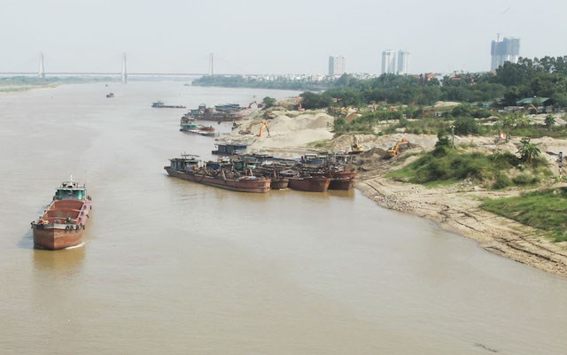 Hà Nội: 135/169 bãi vật liệu xây dựng dọc các tuyến sông hoạt động trái phép - ảnh 2