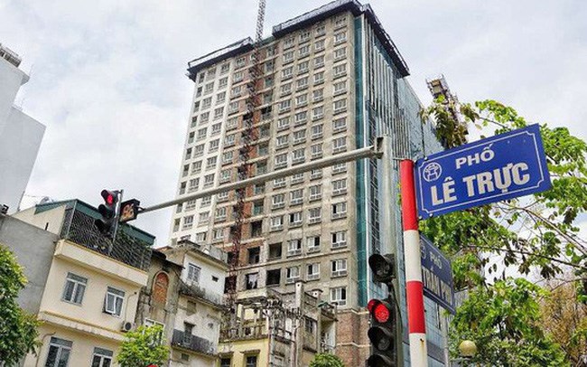 Chính thức tháo dỡ tầng 18 tòa nhà 8B Lê Trực, Hà Nội - ảnh 4
