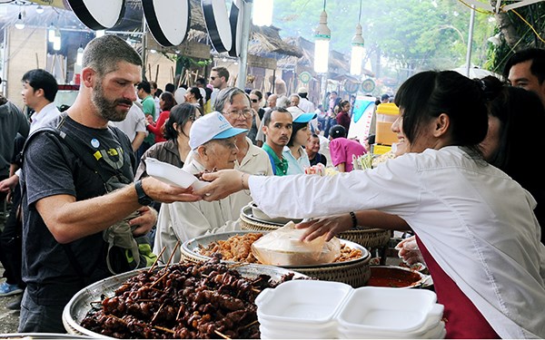 Cơ hội cho du khách trải nghiệm hơn 50 gian ẩm thực món ngon các nước - ảnh 1