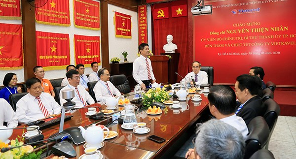 Bí thư Thành ủy TP.HCM “xông đất” doanh nghiệp du lịch đầu Xuân Canh Tý - ảnh 1