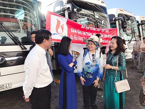 Việt Nam liên tiếp đón nhiều tàu du lịch biển quốc tế - ảnh 2