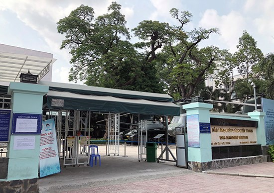 Nhiều điểm du lịch tạm dừng đón khách - ảnh 1