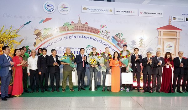 TP. HCM: Đón đoàn khách quốc tế đầu tiên của năm 2020 - ảnh 2