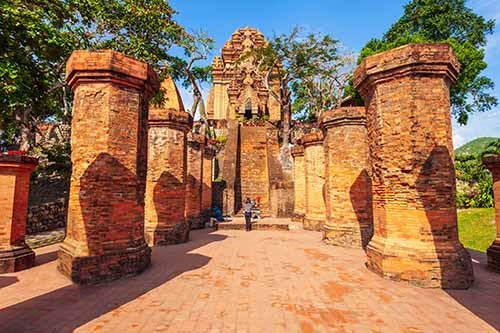 Giảm giá sâu cho du khách đến vùng an toàn - ảnh 2