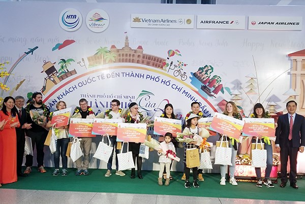 TP. HCM: Đón đoàn khách quốc tế đầu tiên của năm 2020 - ảnh 3