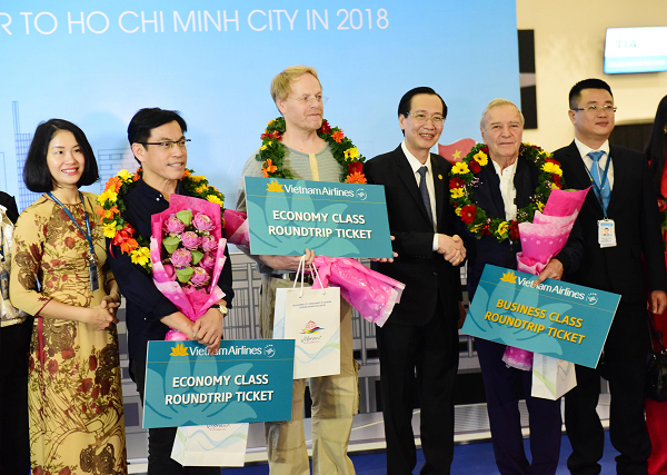 Lần đầu tiên TP.HCM đón du khách quốc tế thứ 7 triệu - ảnh 1