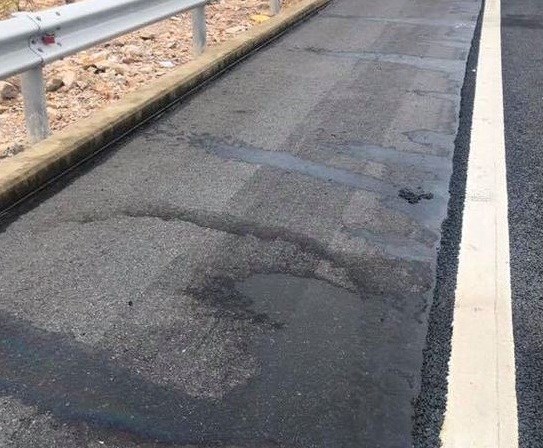vệt dầu loang vừa phát hiện trên cao tốc