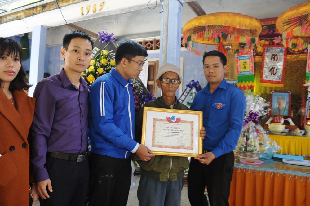 trao tien Thu tuong ho tro 2