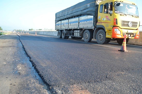 một vị trí bên phải tuyến sau khi thảm xong mặt đường