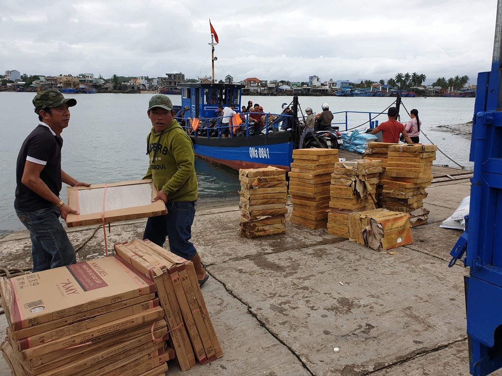phà 4-vận chuyển hàng hóa khó khăn