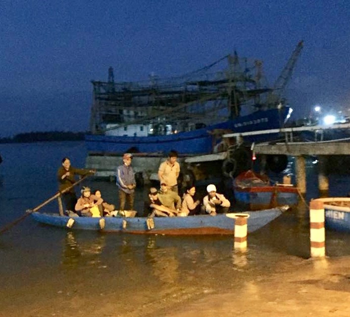 phà 5-ghe nhỏ