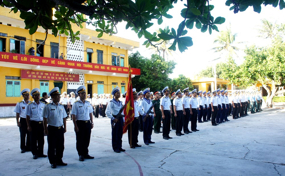 Dưới quốc kỳ kiêu hãnh ở Trường Sa - ảnh 2