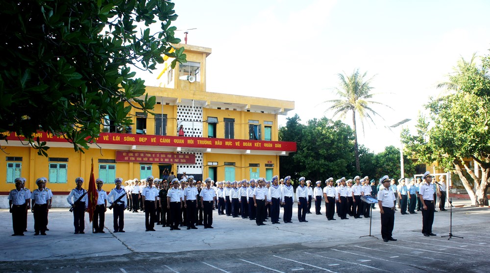 Dưới quốc kỳ kiêu hãnh ở Trường Sa - ảnh 7