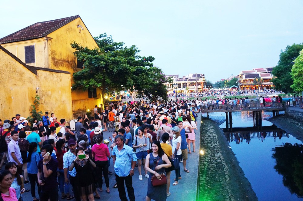 Không để xảy ra tình trạng tùy tiện tăng giá tại các điểm đến du lịch - ảnh 1