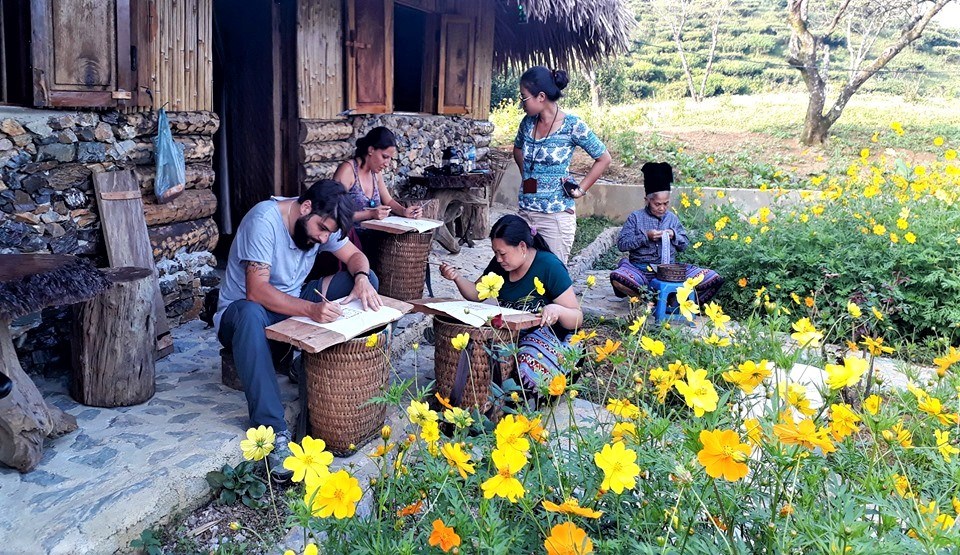 Hỗ trợ địa phương biên giới phát triển du lịch gắn với bảo tồn văn hóa - ảnh 2