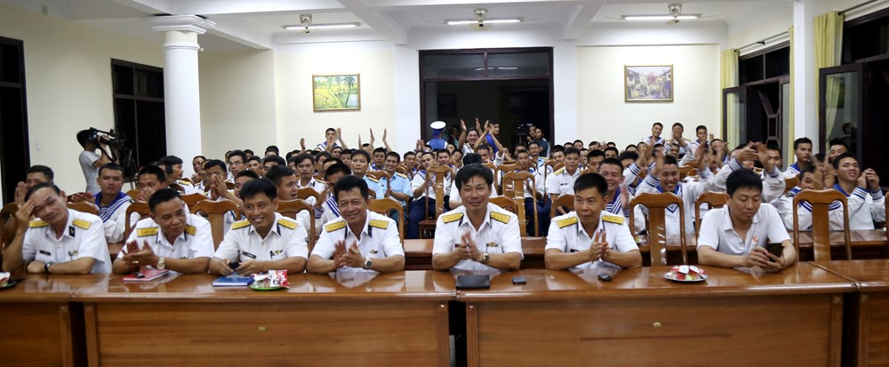 Hoan ca nơi đầu sóng - ảnh 5