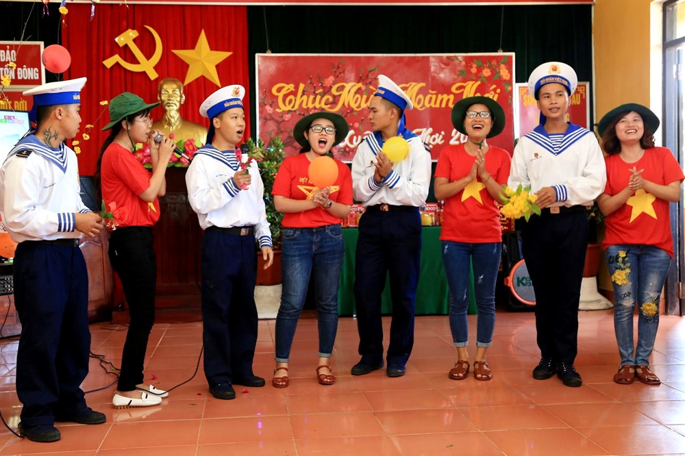 Hoan ca nơi đầu sóng - ảnh 2