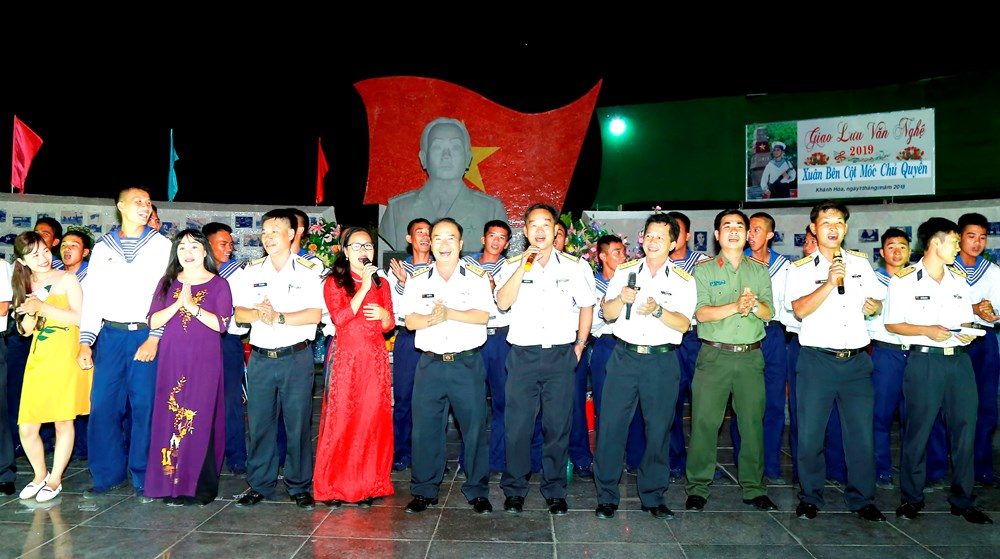 Hoan ca nơi đầu sóng - ảnh 1