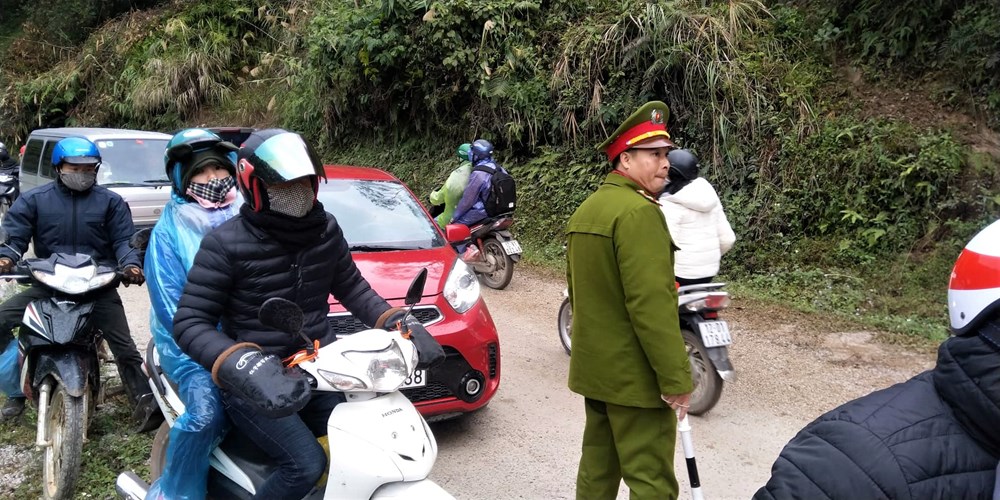 Khu du lịch Mẫu Sơn quá tải vì băng tuyết - ảnh 6