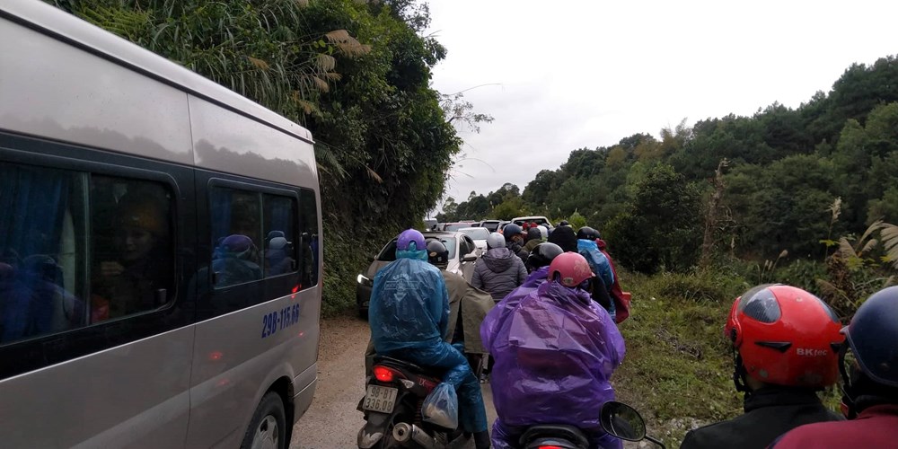 Khu du lịch Mẫu Sơn quá tải vì băng tuyết - ảnh 3