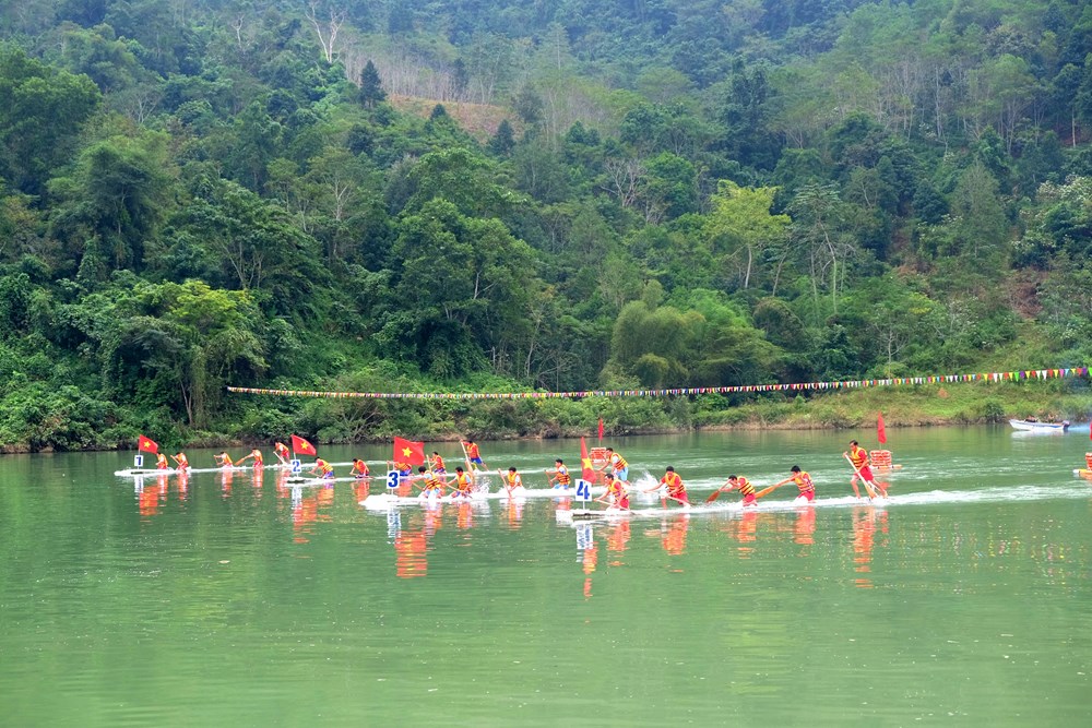 Du khách lạc lối ở Bắc Mê, Hà Giang - ảnh 1