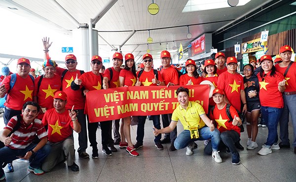 Người hâm mộ sang Philippines “tiếp lửa” tuyển U22 Việt Nam - ảnh 1