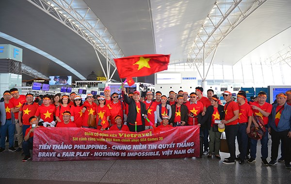 Người hâm mộ sang Philippines “tiếp lửa” tuyển U22 Việt Nam - ảnh 2