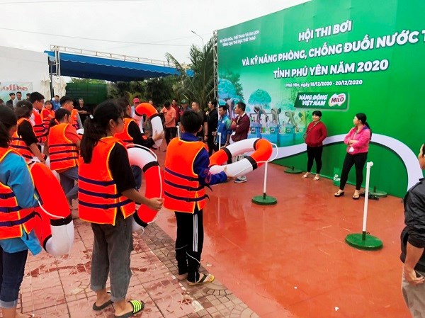 Phú Yên: Sôi động Hội thi bơi và kỹ năng phòng, chống đuối nước trẻ em - ảnh 1