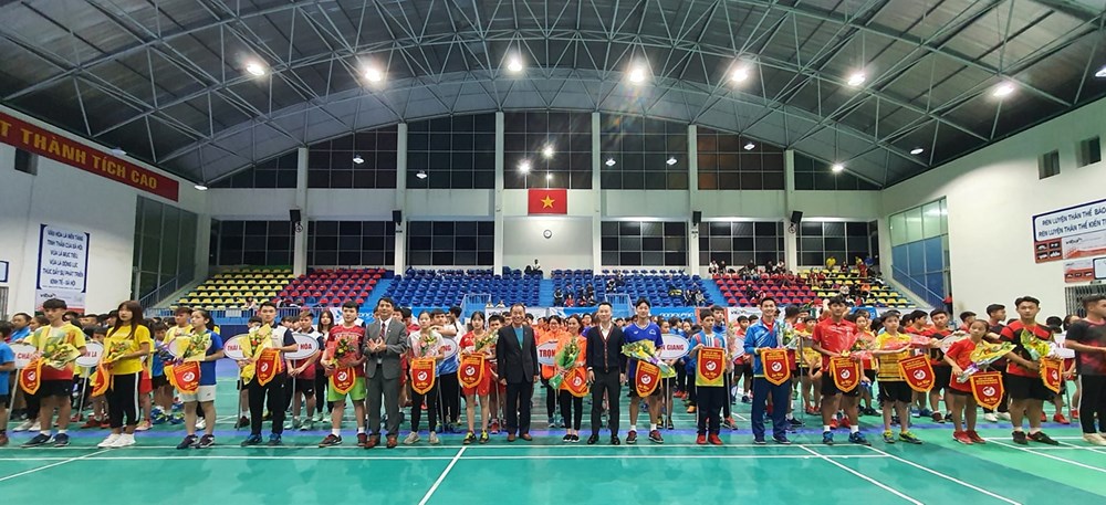 Hơn 200 VĐV tham dự Giải cầu lông các cây vợt thiếu niên, trẻ xuất sắc 2020 - ảnh 1