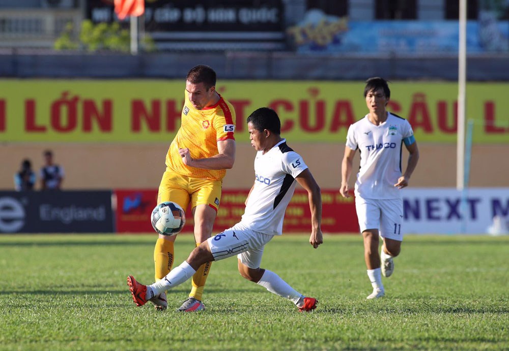 Vòng 13 V.League: Gây cấn cuộc đua vào tốp 8 - ảnh 1