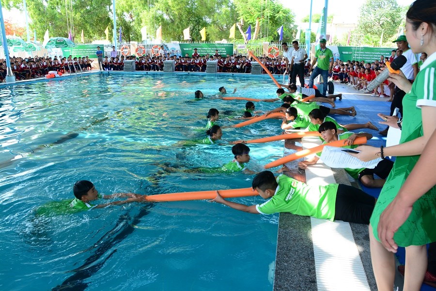 Chương trình “Triển khai thí điểm dạy bơi, tiêu chí đánh giá trẻ em biết bơi, kỹ năng phòng, chống đuối nước năm 2020” tại Quảng Nam - ảnh 3