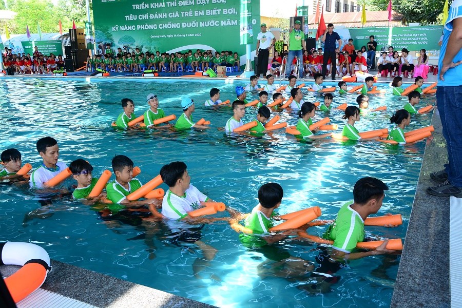 Chương trình “Triển khai thí điểm dạy bơi, tiêu chí đánh giá trẻ em biết bơi, kỹ năng phòng, chống đuối nước năm 2020” tại Quảng Nam - ảnh 2