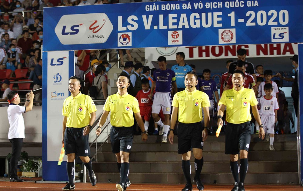 CLB TP.HCM không hài lòng với quyết định của trọng tài sau trận thua Hà Nội - ảnh 2
