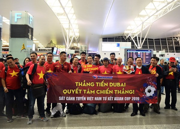 Hàng ngàn CĐV Việt Nam có mặt ở UAE cổ vũ thầy trò HLV Park - ảnh 3
