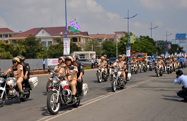 TP.HCM: Tuyên truyền kết hợp cưỡng chế về thắt dây an toàn - ảnh 3
