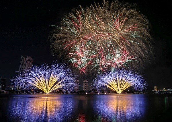 DIFF 2019: Đội pháo hoa Anh và Phần Lan vào vòng chung kết - ảnh 1
