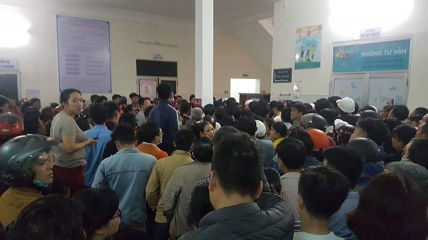 Đà Nẵng: Chen lấn để tiêm vắcxin cho con nhỏ - ảnh 3