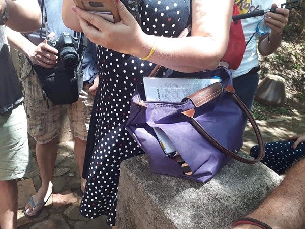 Du khách liên tiếp bị “xẻ túi” khi đi tham quan Ngũ Hành Sơn? - ảnh 1