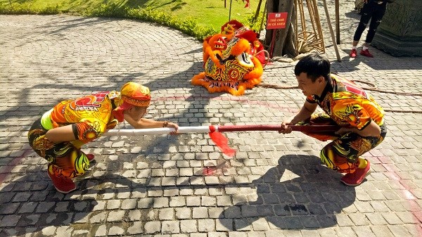 Vui nhộn ngày vía thần tài đầu năm tại khu du lịch suối khoáng nóng - ảnh 2