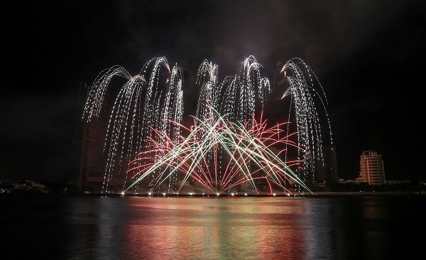 "Tình yêu" trên dòng chảy sông Hàn - ảnh 1