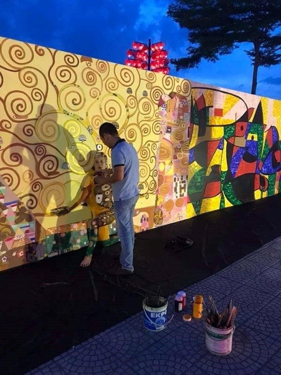 Mỹ thuật đường phố năm 2019 - “bữa tiệc” của sắc màu - ảnh 1