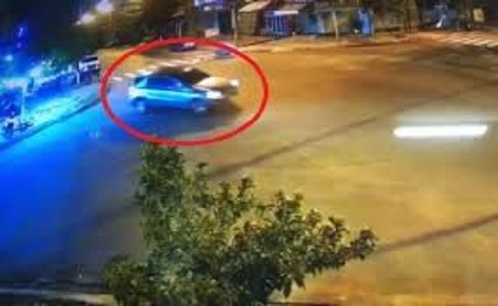 Phạt 17 triệu đồng vì lái "xế" đâm vào quán nhậu - ảnh 1