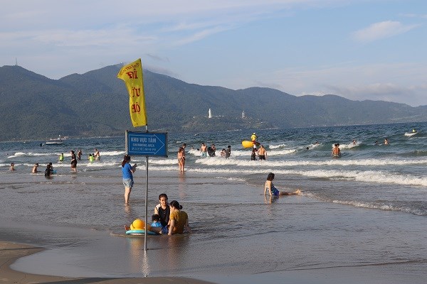 Những "bóng vàng" bên bờ biển - ảnh 3