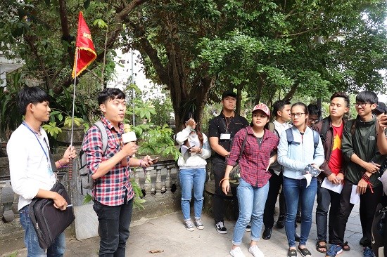 Công ty có HDV “nhổ nước bọt xuống đầu khách” gửi lời xin lỗi - ảnh 1
