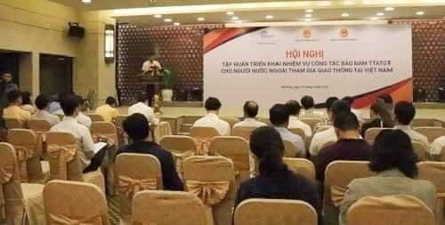 Đảm bảo TTATGT cho khách du lịch nước ngoài khi tham gia giao thông tại Việt Nam - ảnh 1