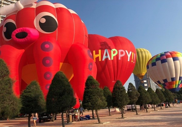 Mãn nhãn với khinh khí cầu trên biển Đà Nẵng - ảnh 1