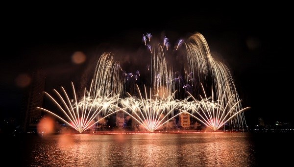 "Tình yêu" trên dòng chảy sông Hàn - ảnh 6