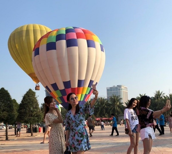 Mãn nhãn với khinh khí cầu trên biển Đà Nẵng - ảnh 3